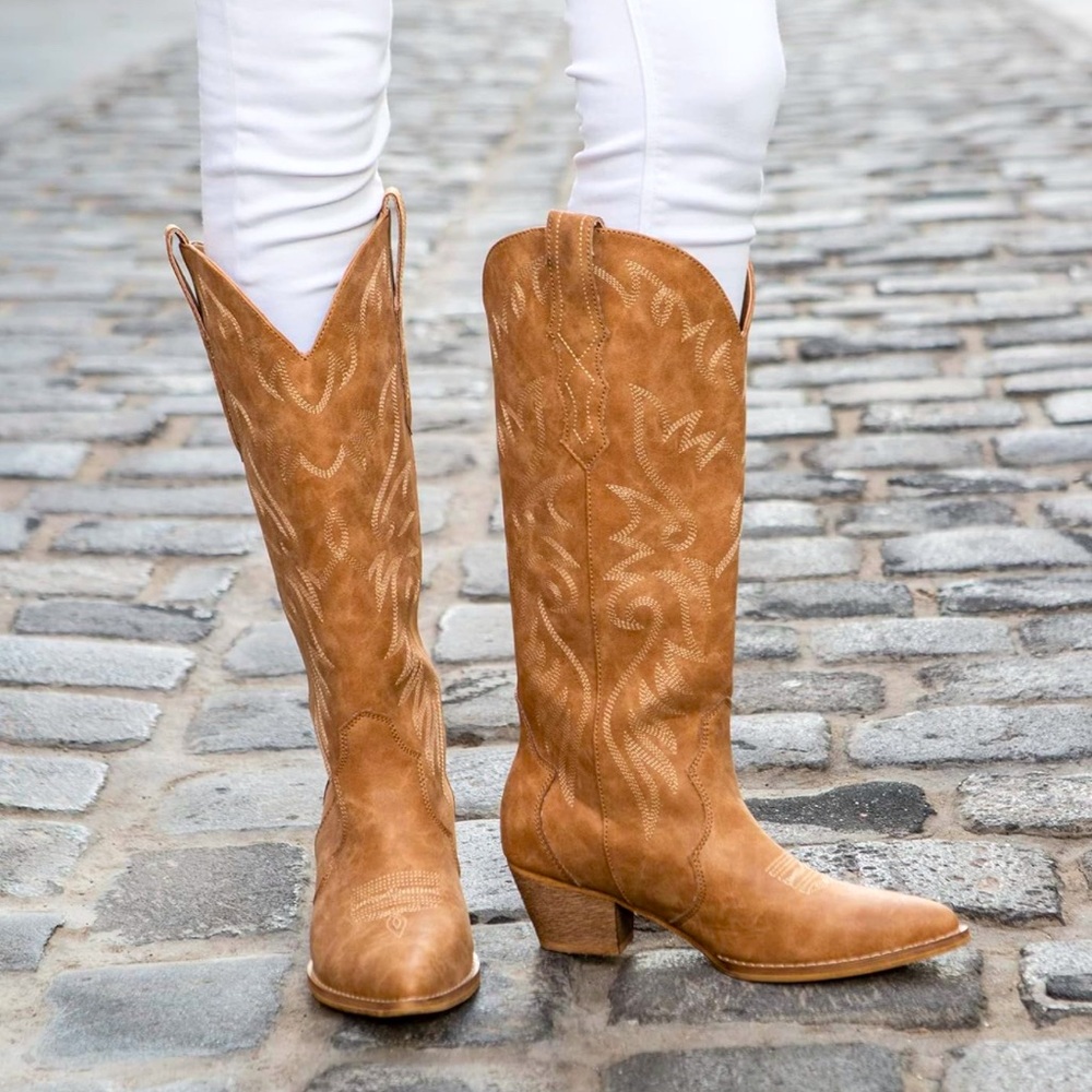 NWT Women’s Cowboy Boots Tan Size 8.5
